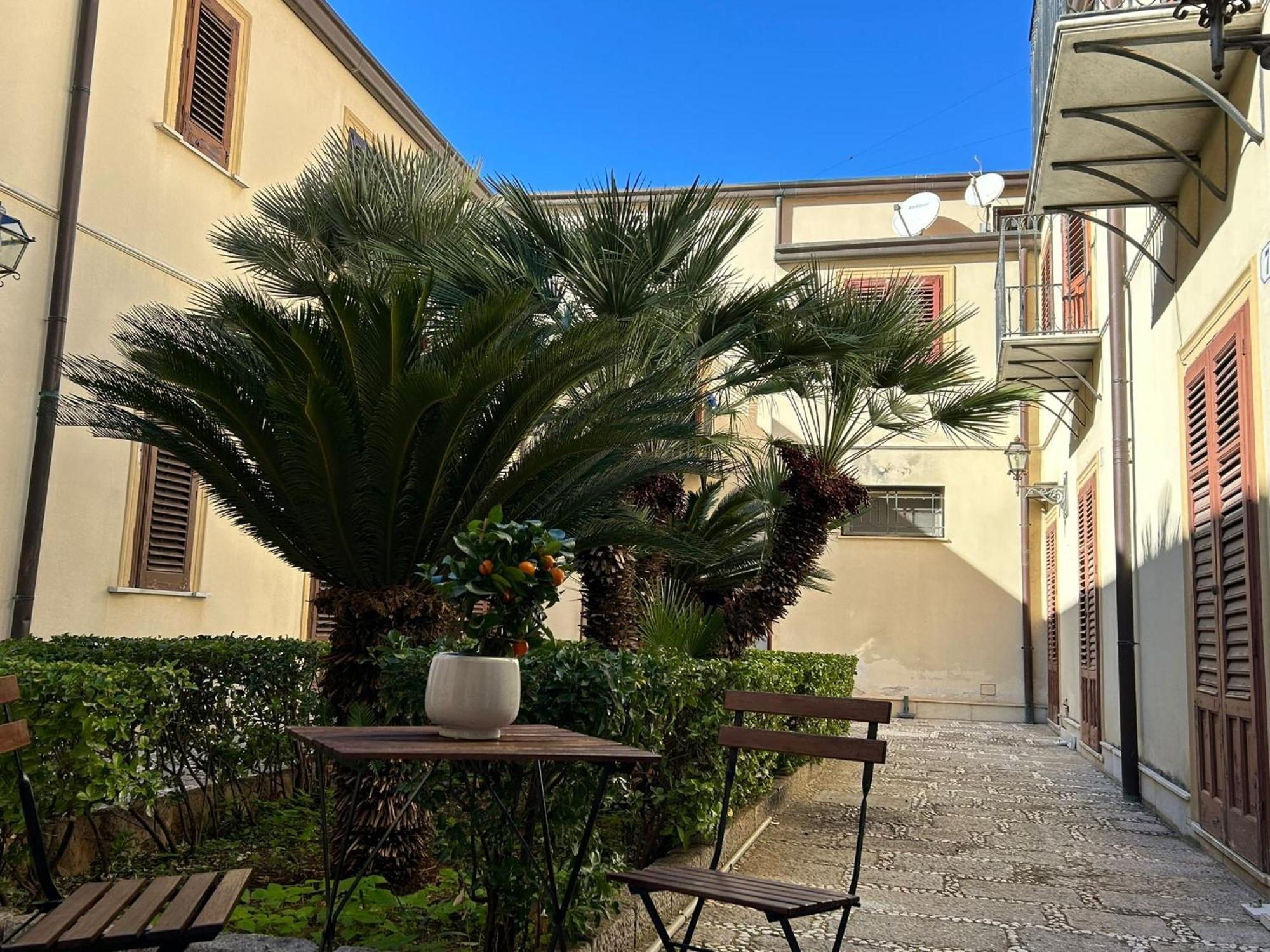Corte Dei Re Di Palermo Apartment Экстерьер фото