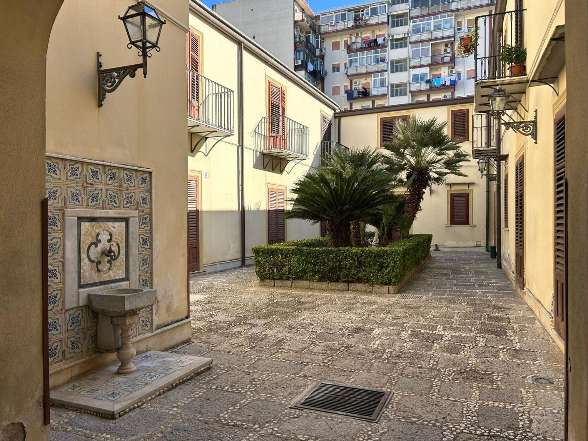 Corte Dei Re Di Palermo Apartment Экстерьер фото